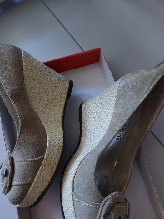 Sapatos beges pele 36