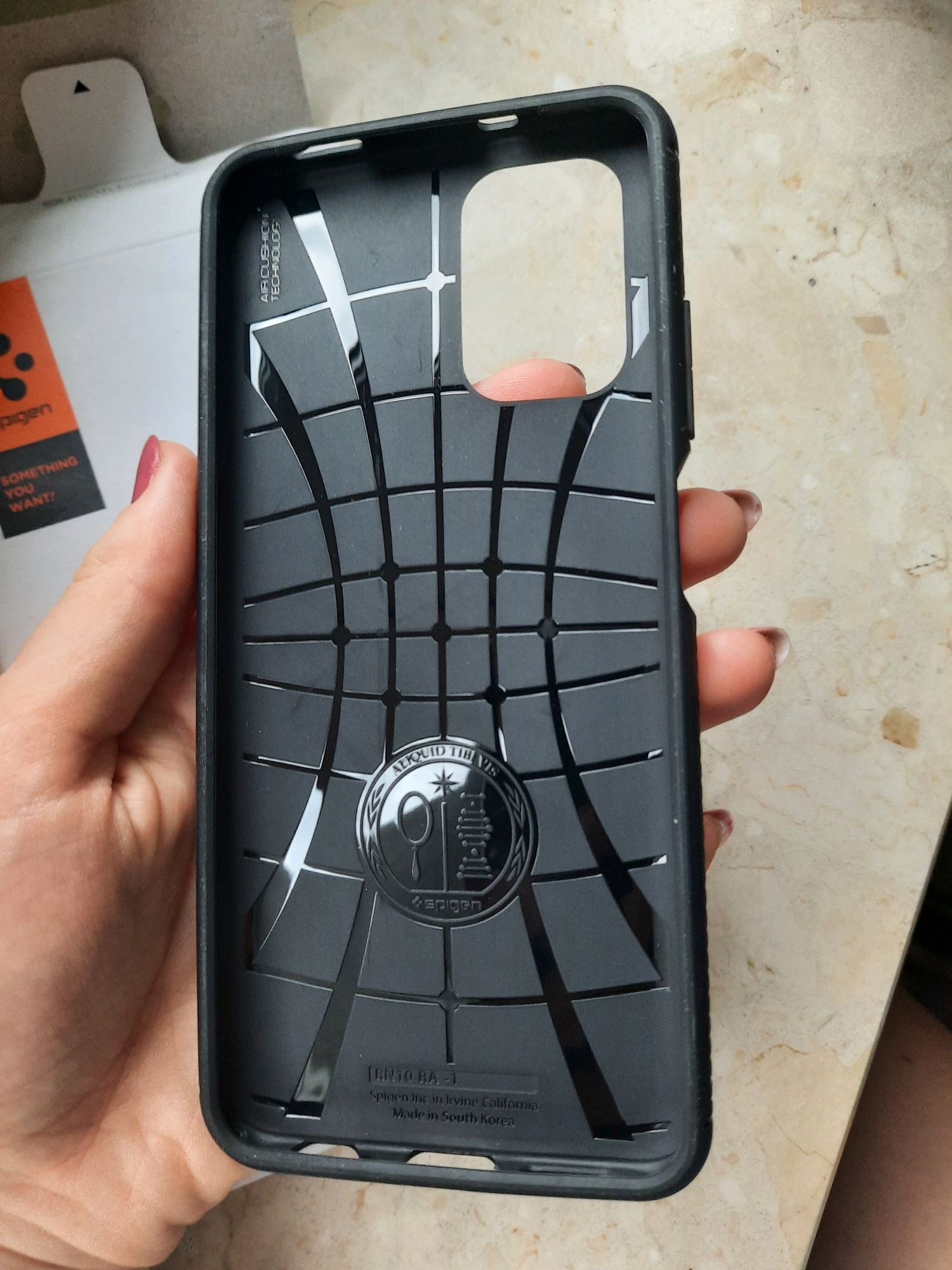 Etui na Xiaomi Redmi Note 10 marka Spigen