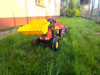 Zabawkowy Traktorek