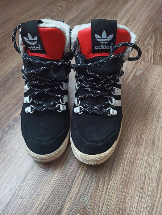 Детские зимние кроссовки Adidas замша,овчина натуральные.