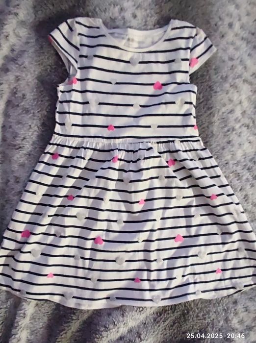 Letnie sukienki Księżniczki Disney i w serduszka H&M