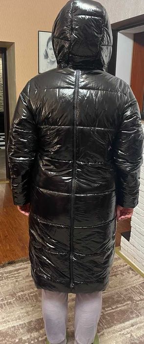 Жіночий лаковий пуховик