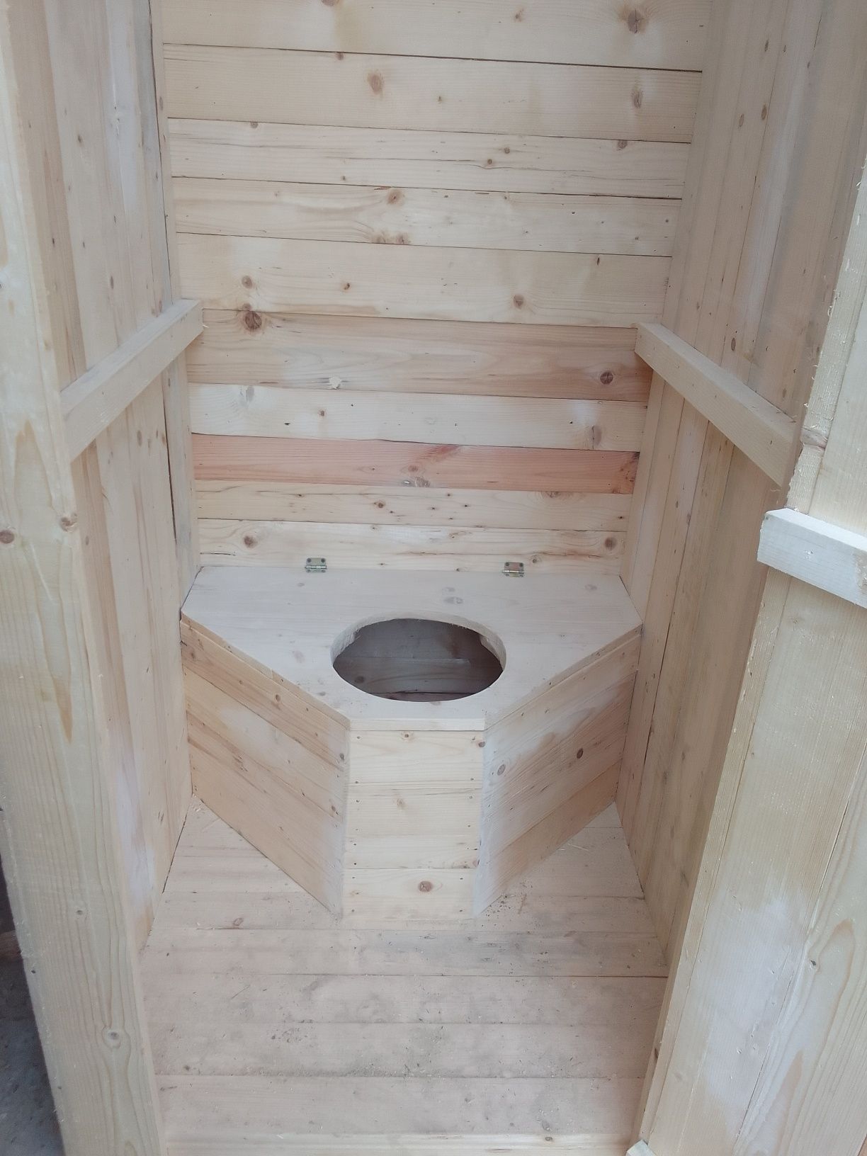 Туалет деревяний
