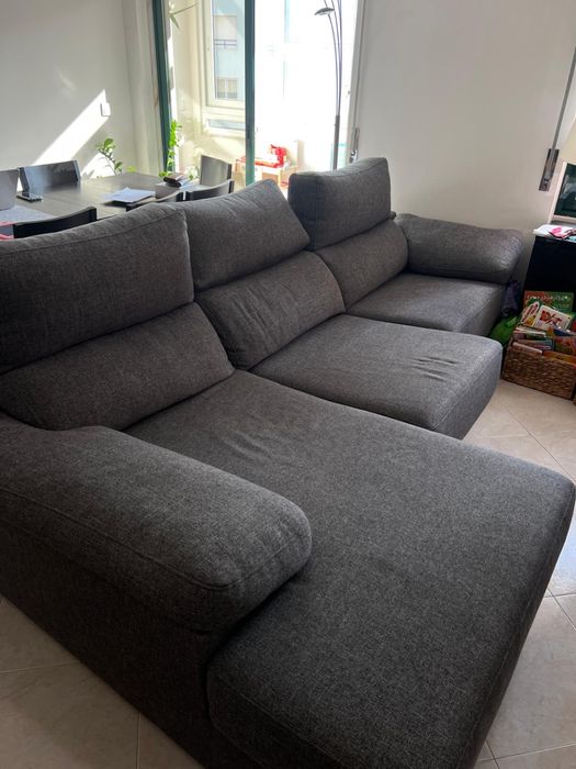 Sofá 3 lugares com chaise longue cinza, e extensao extra