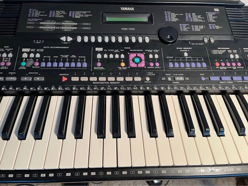 keboard z lat 90 yamaha psr1700