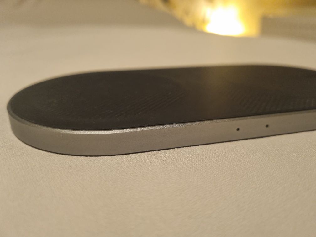 Bezprzewodowa ładowarka indukcyjna Spigen 2 telefony jednocześnie F310