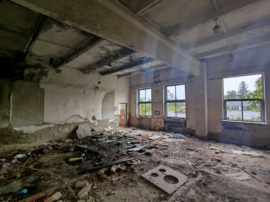 Будівля з усіма комунікаціями, площею 846,3 кв.м, Хмельницька обл.