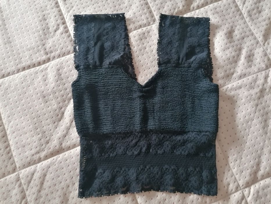 Top preto rendado