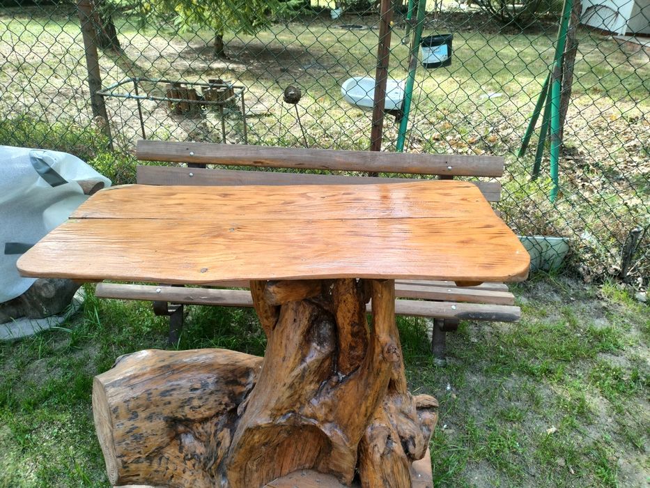 Stół z drzewa stabilny