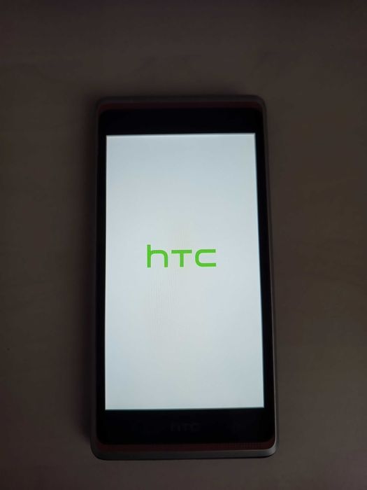 смартфон HTC Desire 600