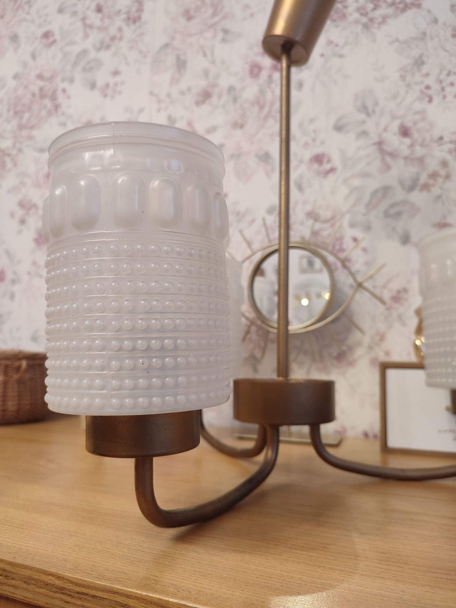 Klosze szklane mleczne retro  PRL 3 szt + żyrandol podstawa