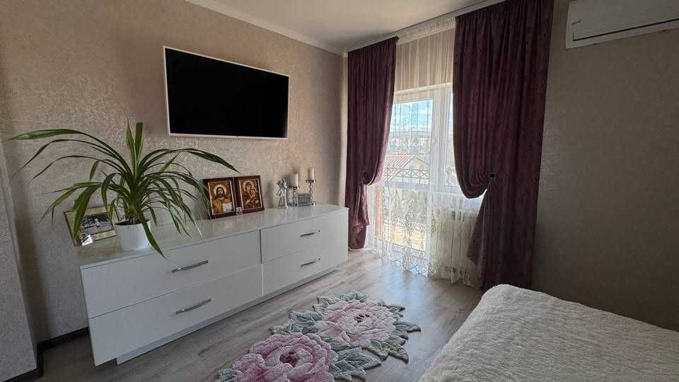 Продам сучасний будинок в Білій Криниці. Караван