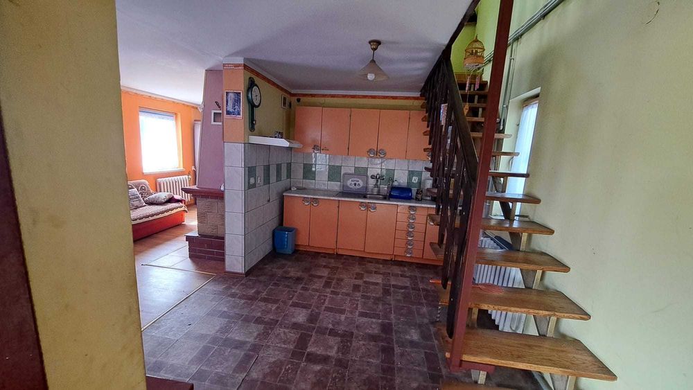 Dom na wsi z pięknym widokiem i dużą działką - Podzamcze