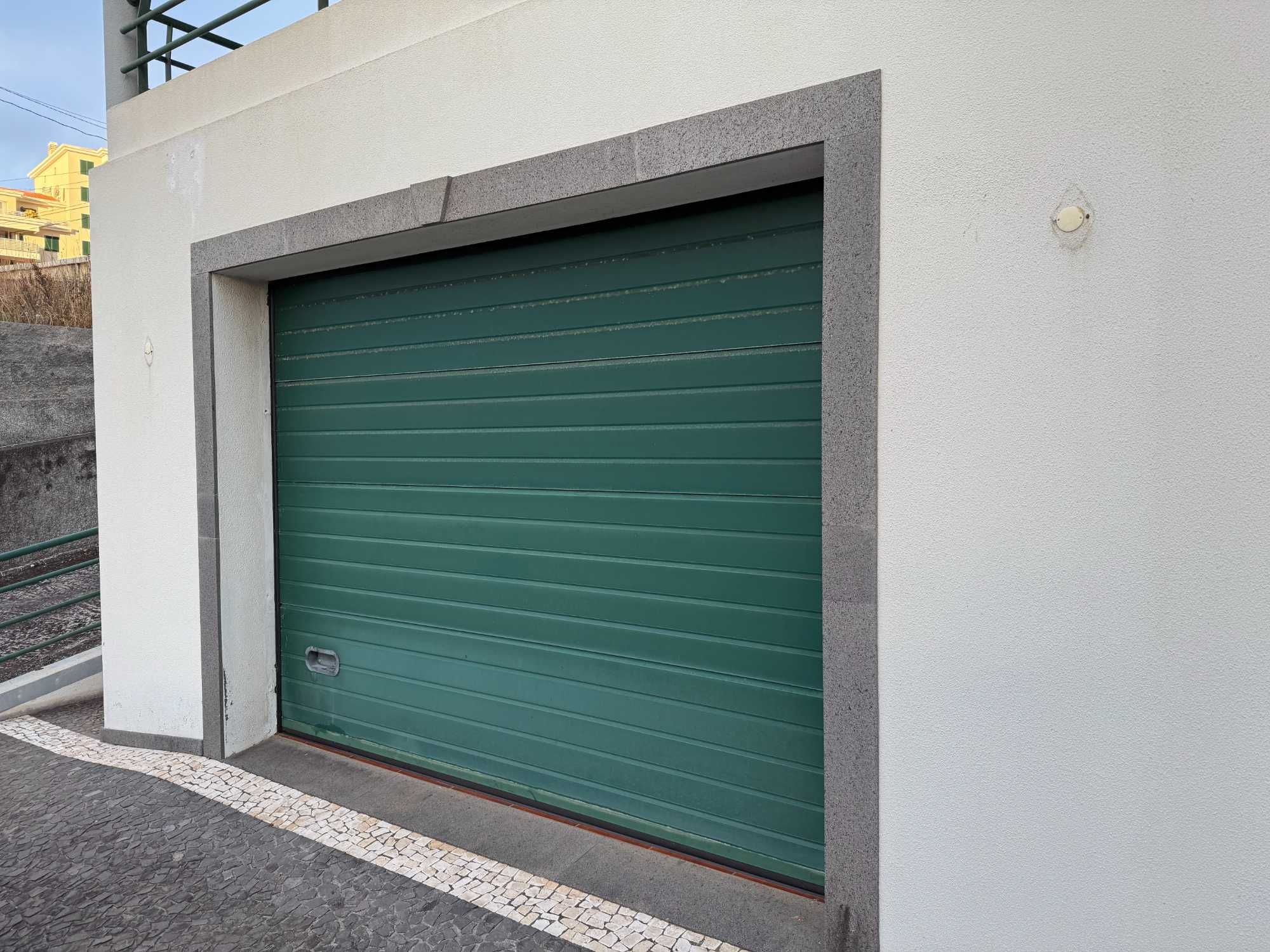 Porta de garagem seccionada — 2220×3000 mm