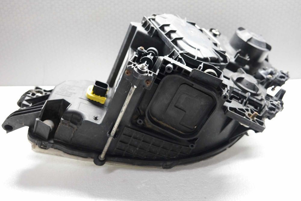 Lampa prawy przód Mercedes Actros mp4