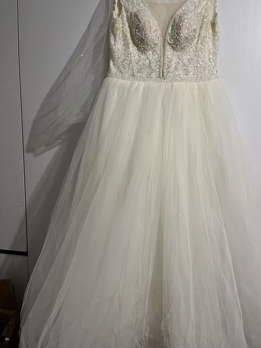 Продам весільну сукню
