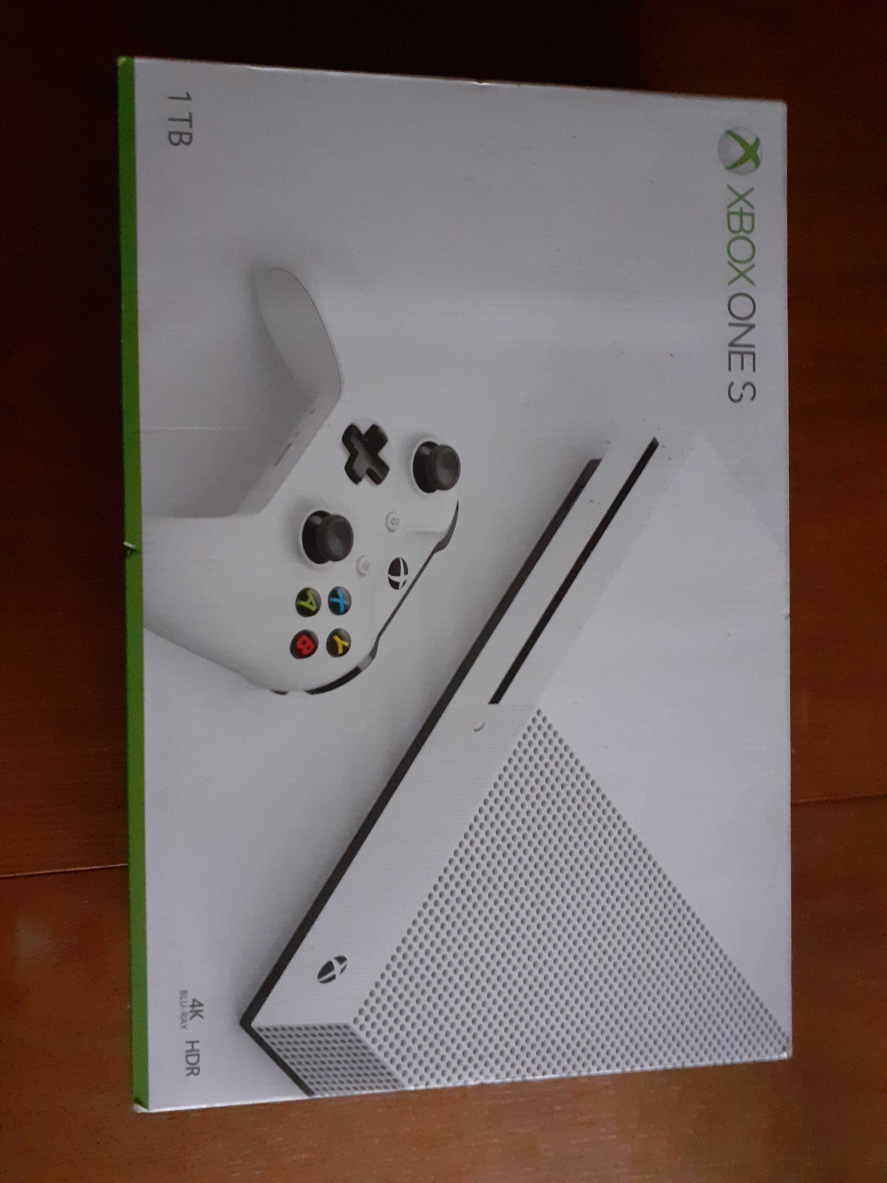 Konsola xbox one S 1tb + 2pady + akcesoria + gry