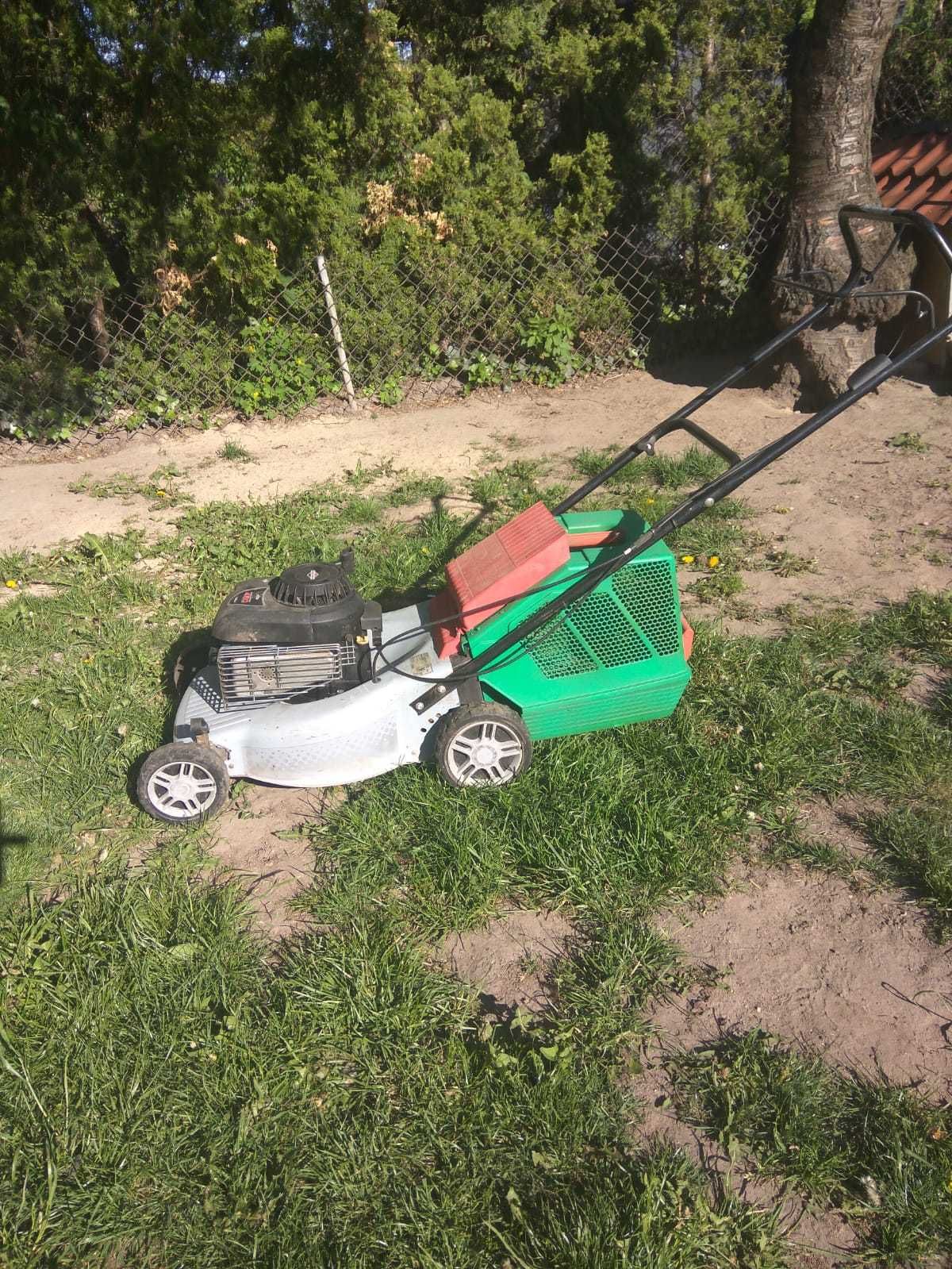 Kosiarka spalinowa do trawy z napędem koszem silnik Briggs & Stratton