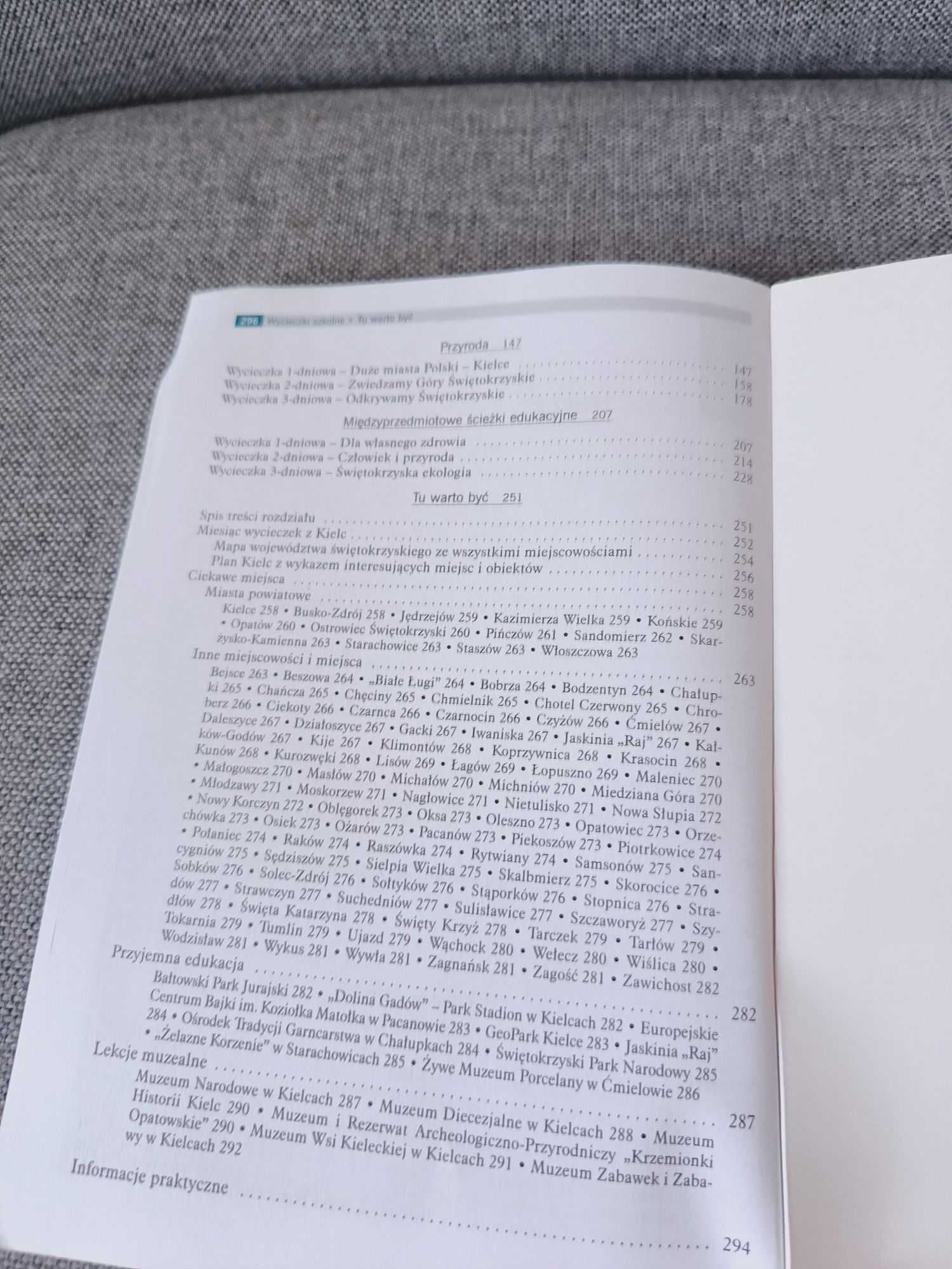 Książka Na szlaku świętokrzskiej przygody, wycieczki szk. po Kielcach