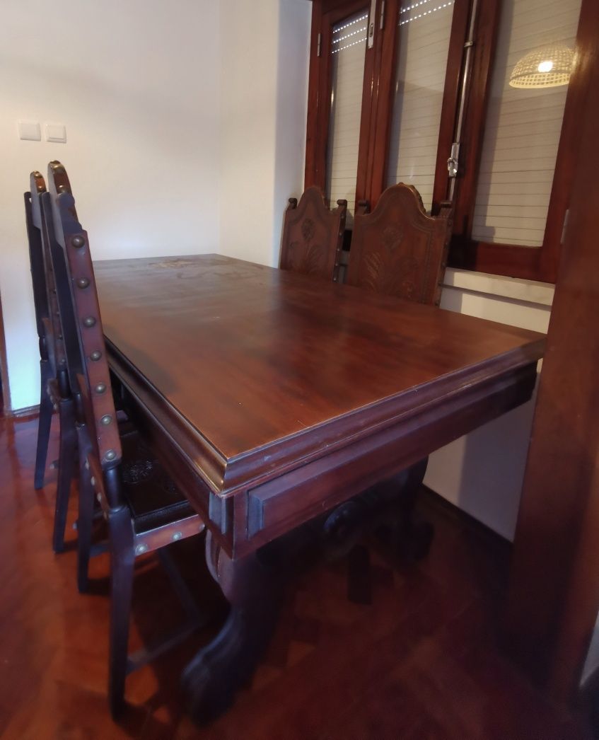 Vendo conjunto mesa de jantar+ 4 cadeiras - madeira maciça