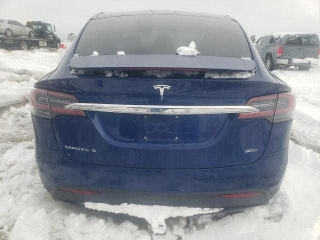 2016 року Tesla Model X