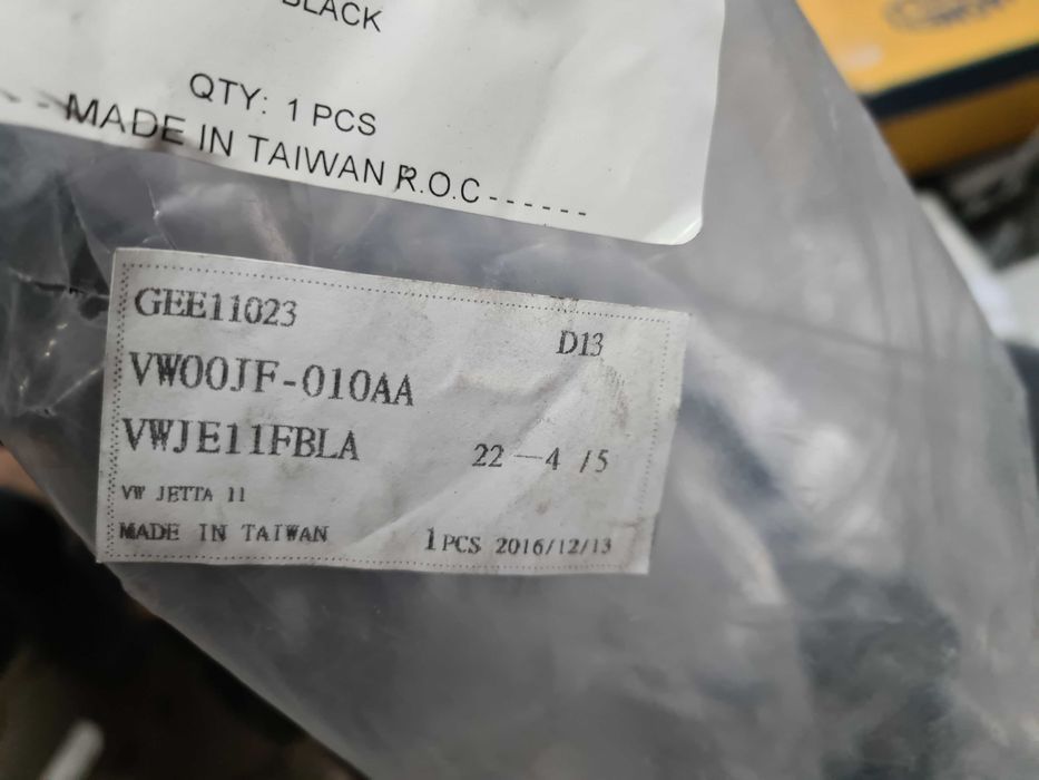 Spoiler dokładka zderzaka dolna przód przednia VW Jetta 10-15r