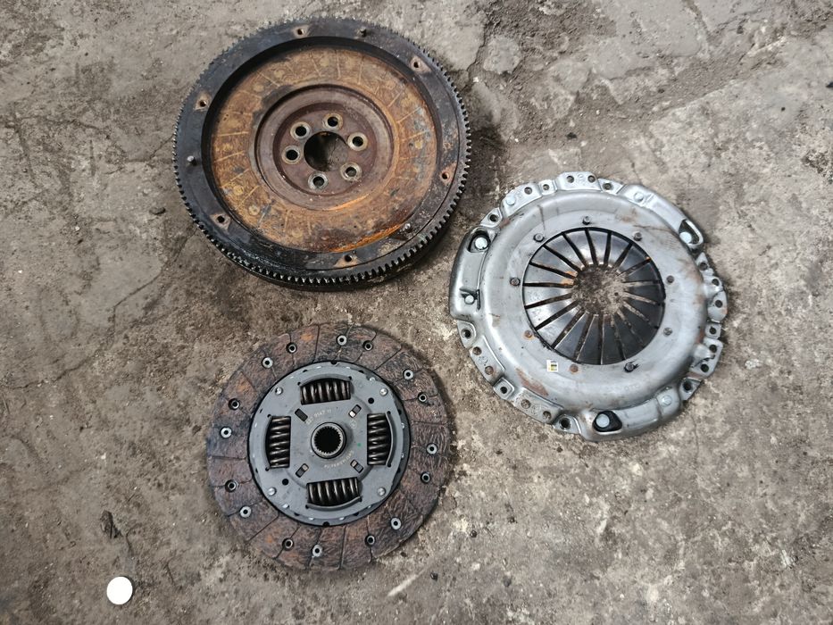 Продам комплект сцепления. WOLSWAGEN T 4.  1,9 Dizel