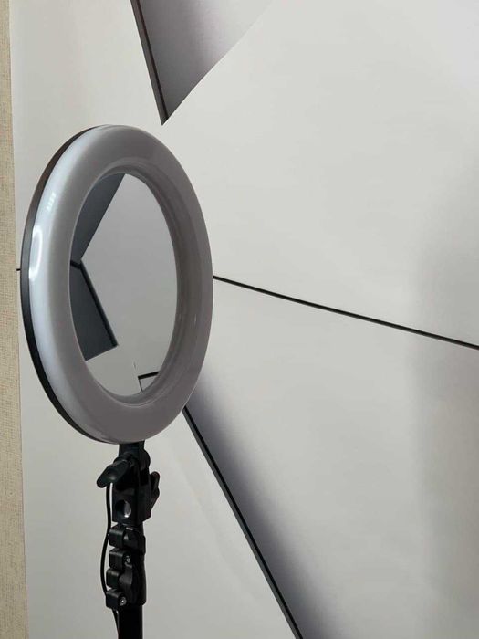 Кільцева Led лампа RA-95+ (26 см) з дзеркалом на штативі.