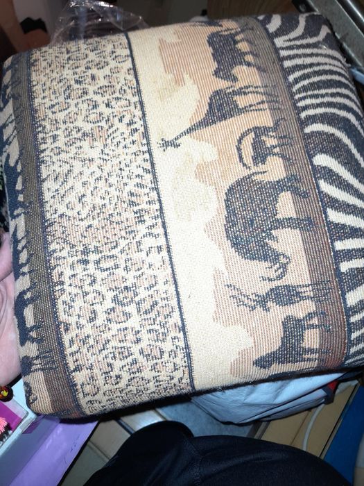 Banco africano para pés