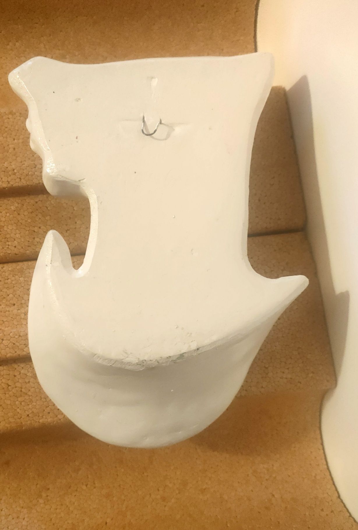 Busto em gesso de pendurar