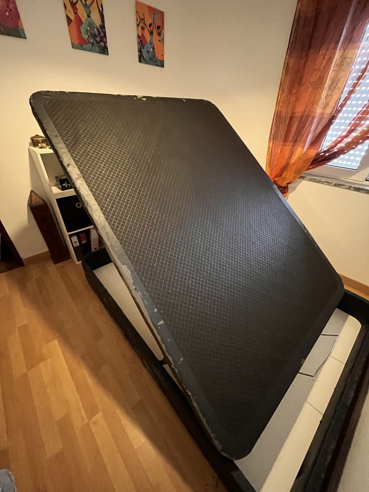 Cama Sommier com arrumação