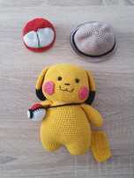 Peluche em crochê Pikachu