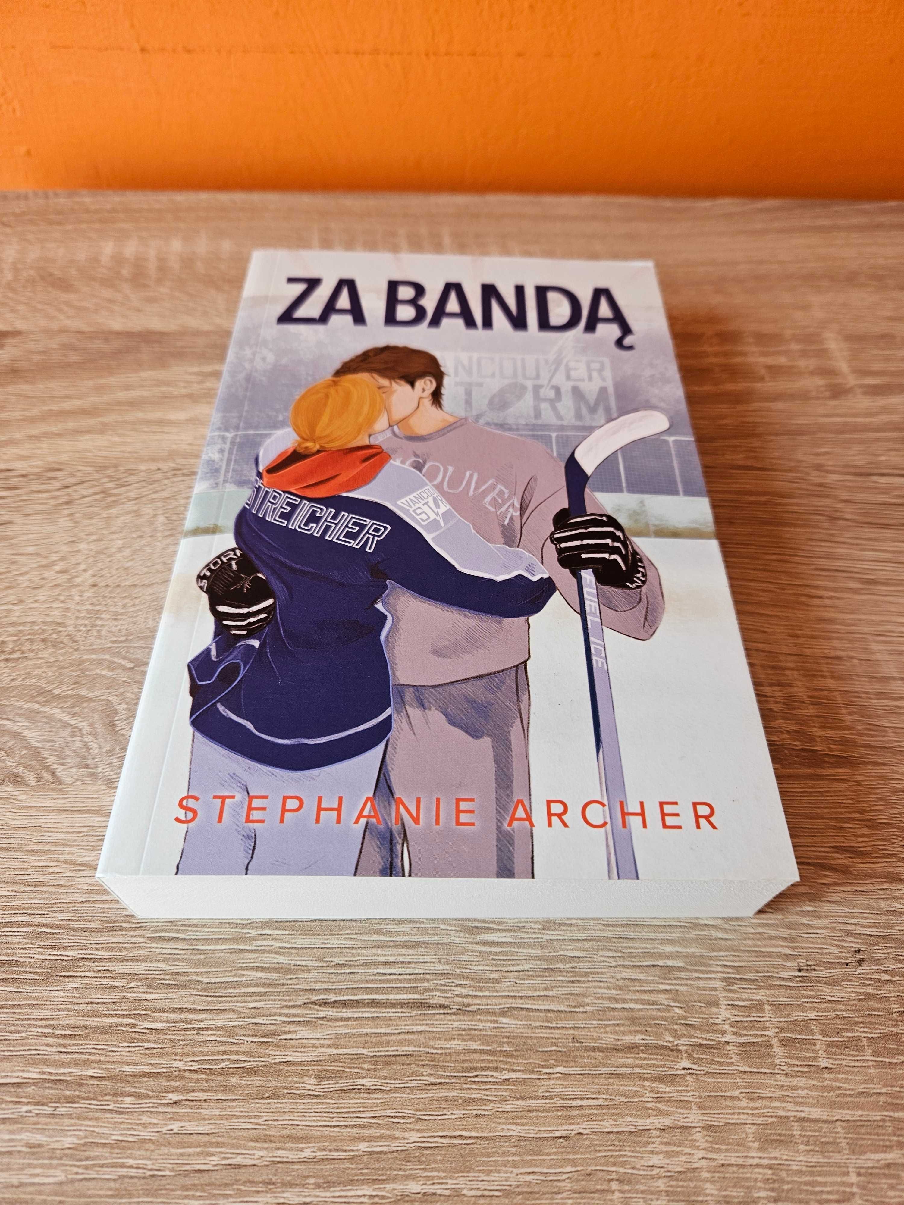 Za bandą Stephanie Archer jak nowa