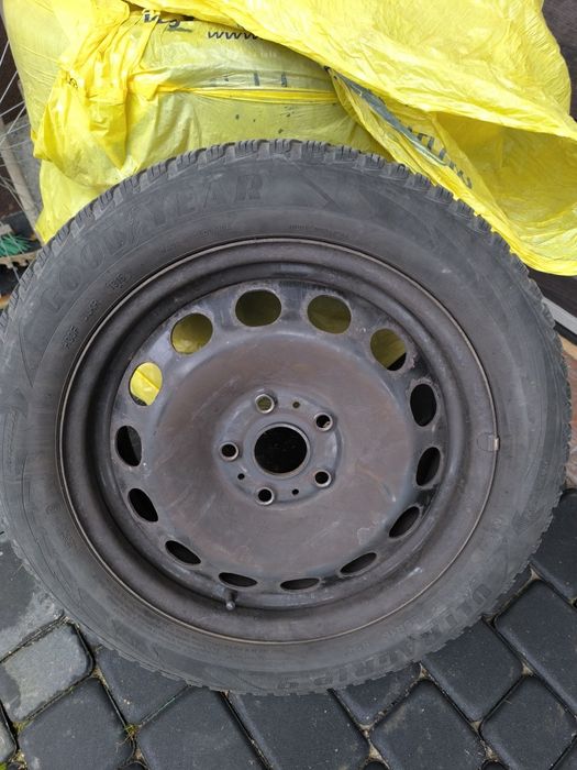 Koła zimowe Golf Volkswagen Audi Skoda opony Goodear UG9 205/55R16 91H