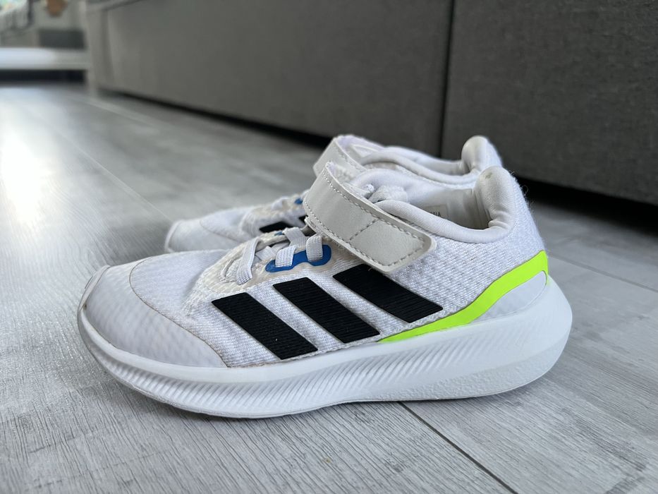 Кроссовки детские adidas 28р
