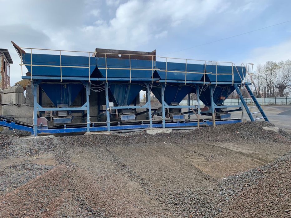 Бункери + конвеєр горизонтальний