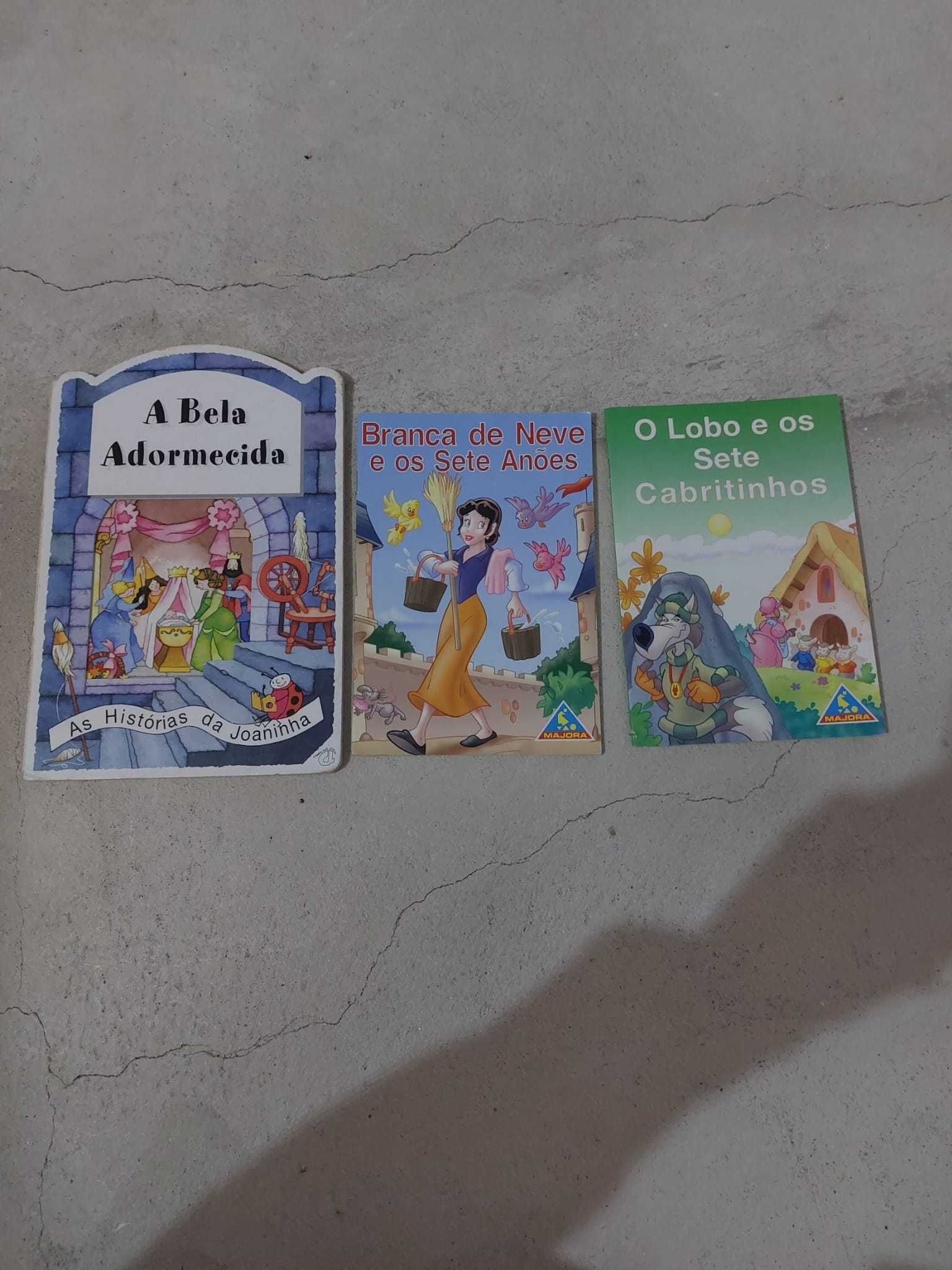 Vários livros infantis