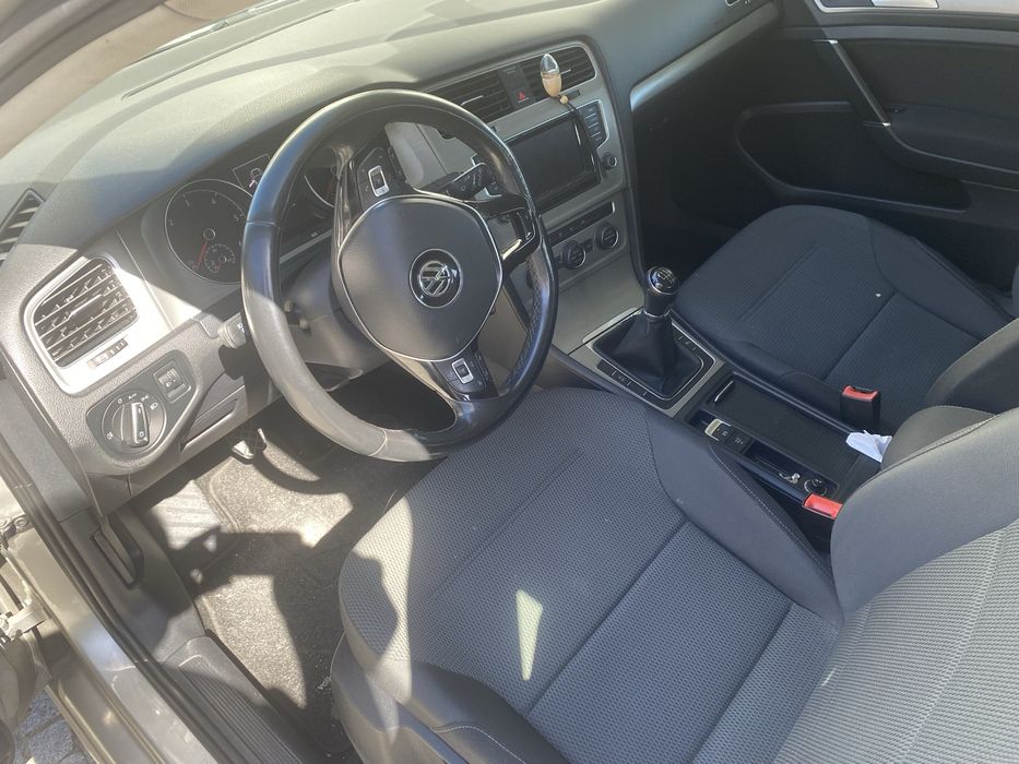 VW golf 7 1.6 diesel 5 portas e com gancho para reboc