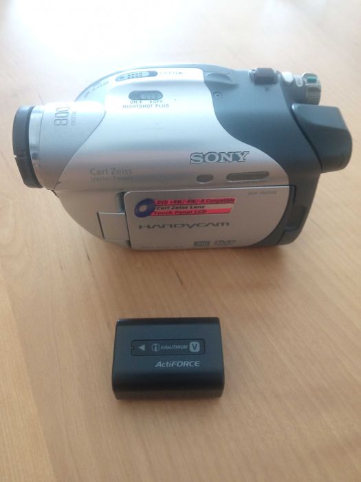 Camera Sony DCR-DVD105E e bateria para reparação