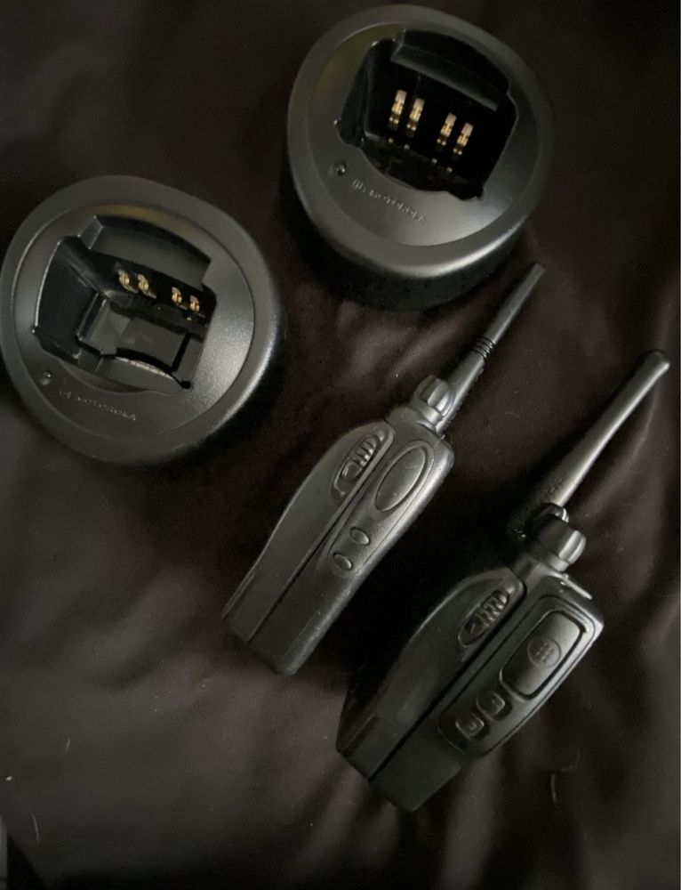 Motorola GP 344  цена за 2 шт с зарядными  и блоками питания