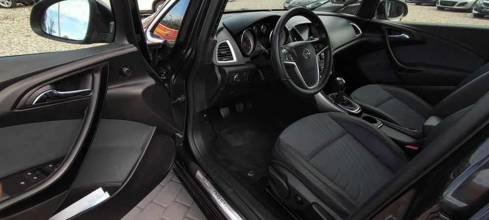 Opel Astra 1,4 benzyna Sports Tourer
