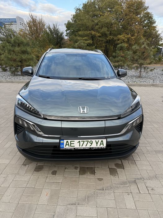 Оренда електроавтомобіля Honda M-NV