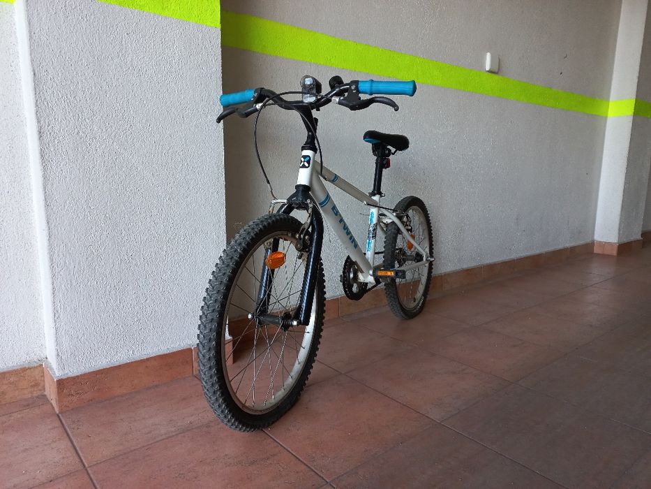Bicicleta em excelente estado  roda 16"