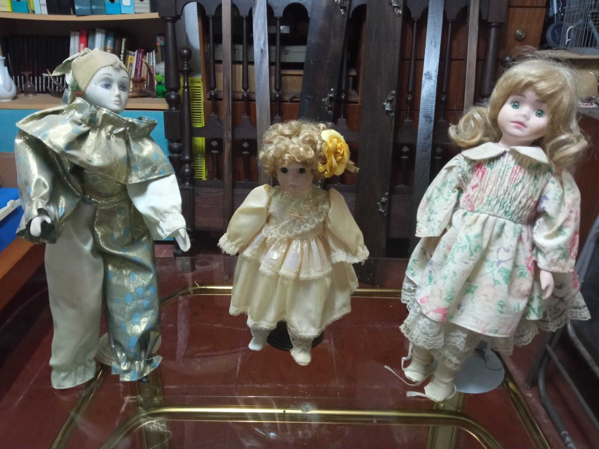Conjunto de Três lindíssimas e antigas Bonecas de Porcelana