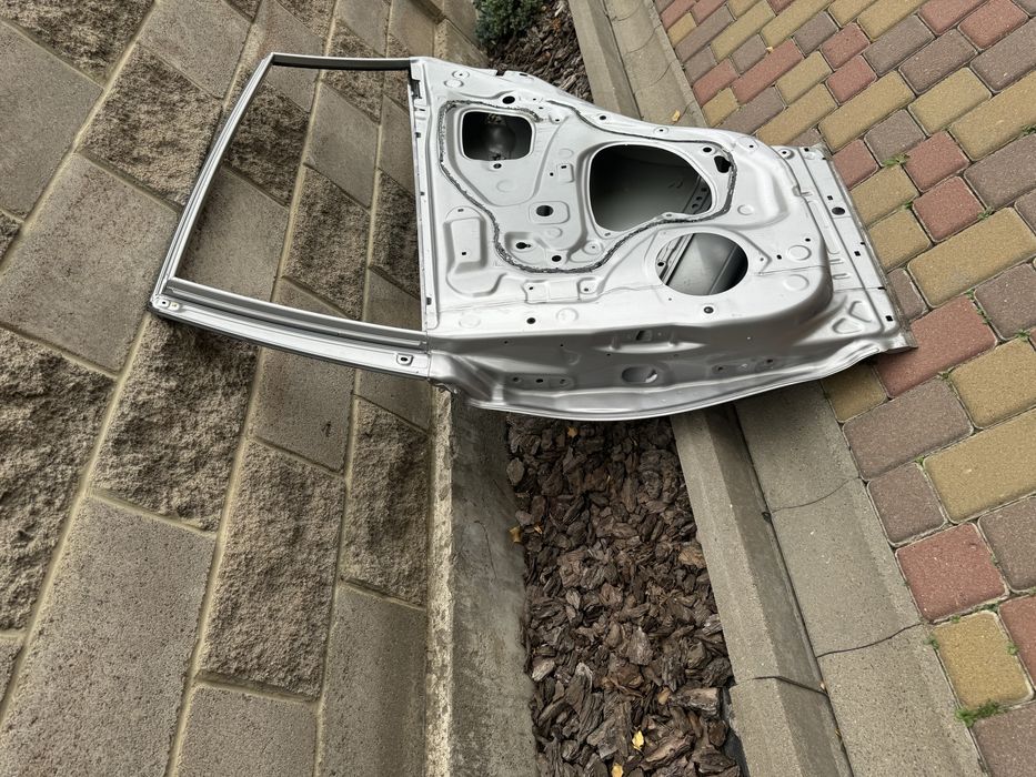 Двері задні двері Toyota Rav-4 ІV 2013-2018 права задня дверка