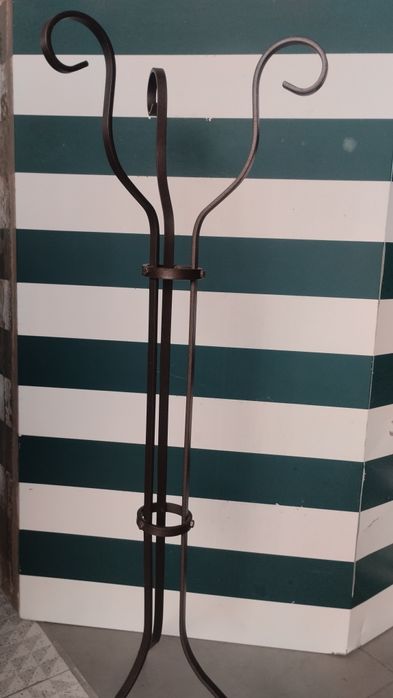 Suporte de Vaso  em Ferro .