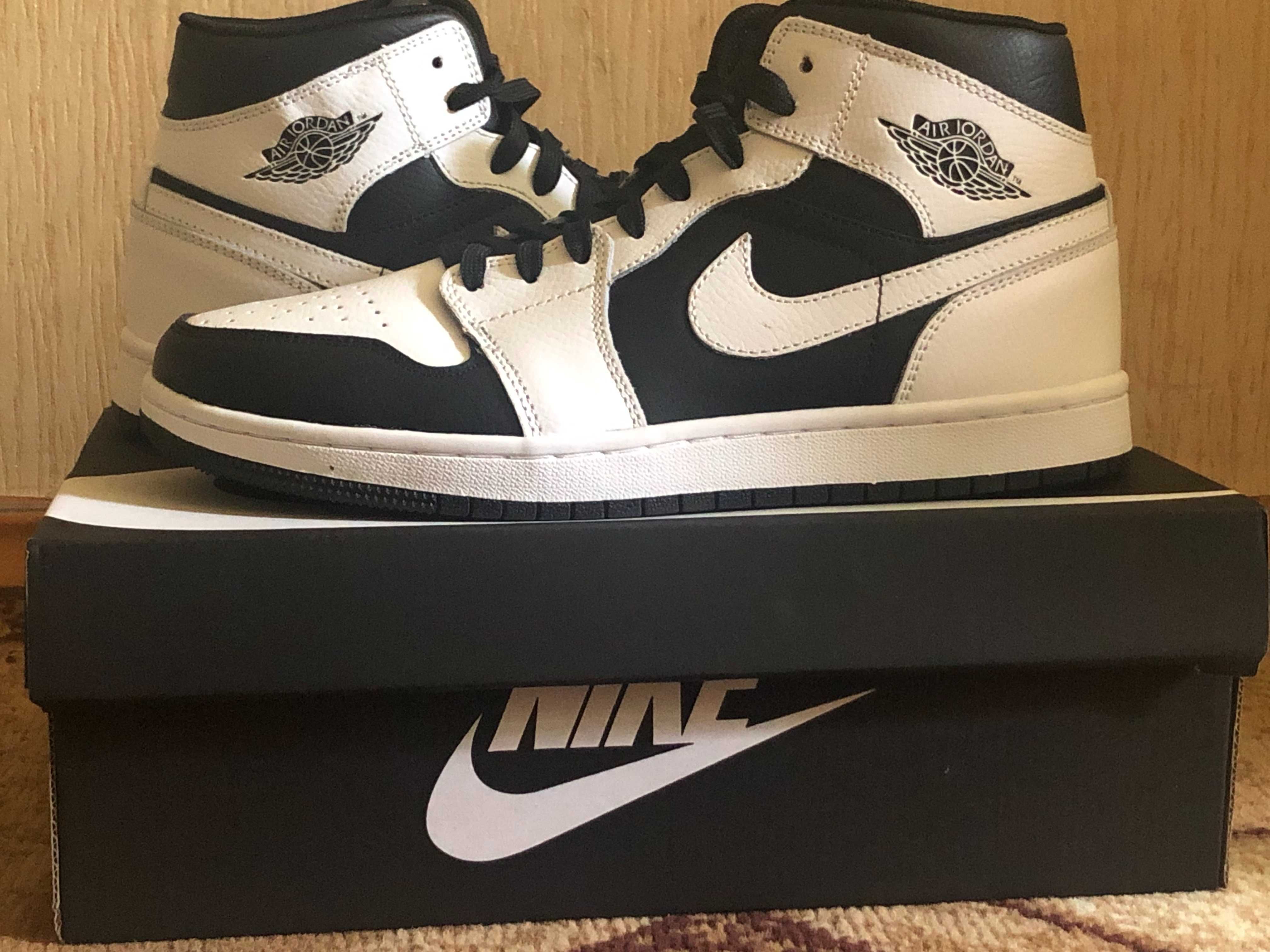 Кроссівки Nike Air Jordan 1 black/white