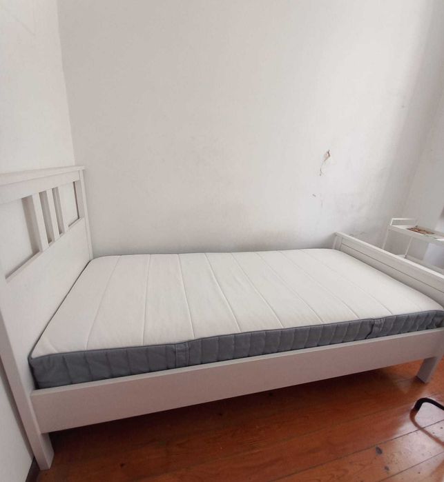 Colchão de solteiro IKEA