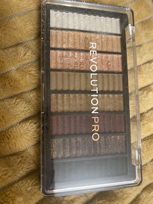 Продам палетки теней в асортименте