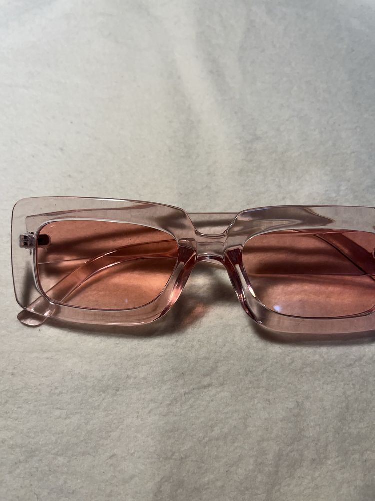 kwadratowe różowe okulary